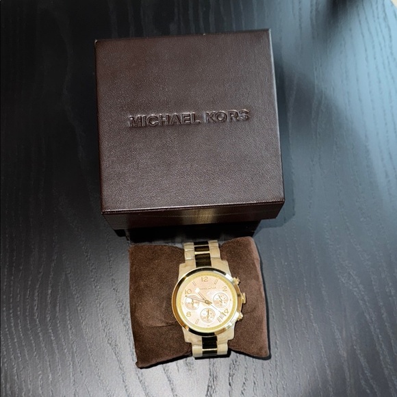 Gold and Cream Michael Kors Watch - Picture 1 of 3